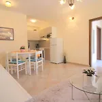 Strandnahe Residence Livija 1 Mit Pool Und Garten