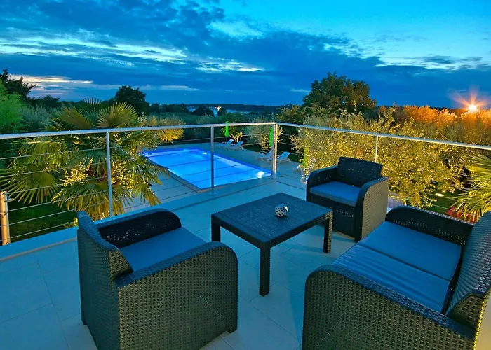 Strandnahe Residence Livija 1 Mit Pool Und Garten