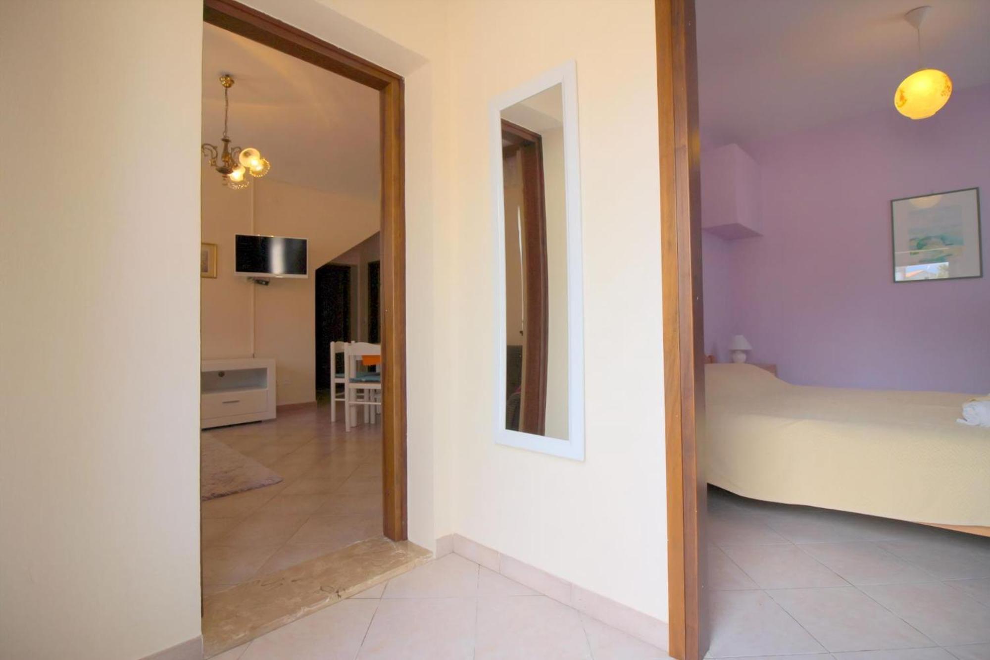 Strandnahe Livija 1 Mit Pool Und Garten Appartement