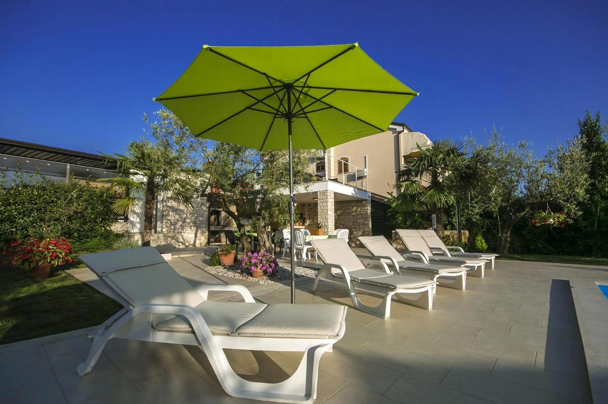 Strandnahe Livija 1 Mit Pool Und Garten Appartement *