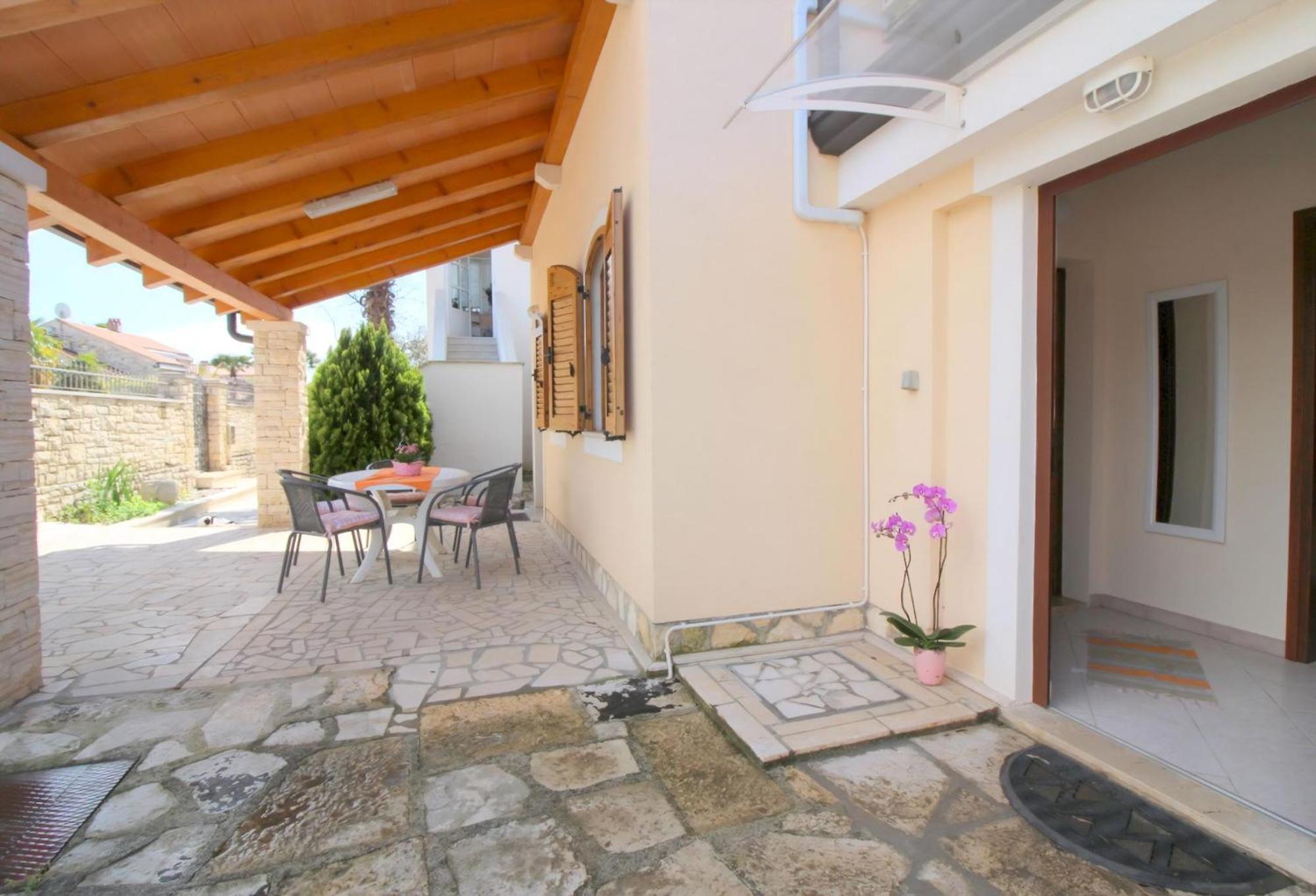 Strandnahe Livija 1 Mit Pool Und Garten Poreč